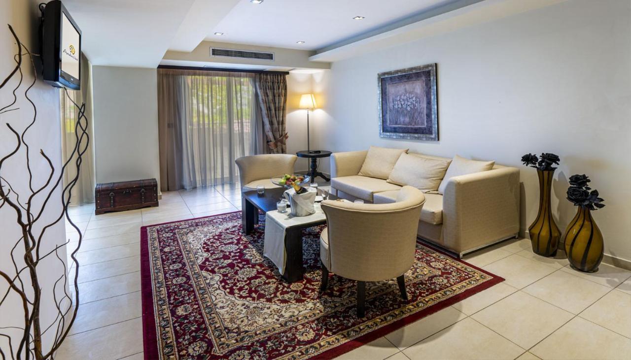 Amalias Hotel Kourouta Exterior photo